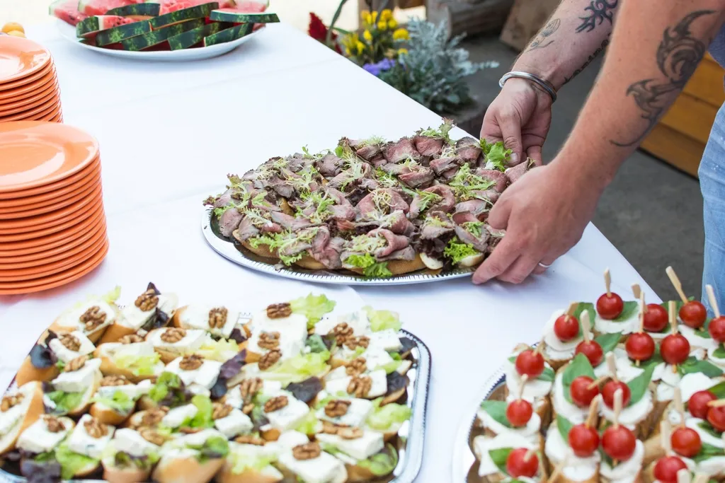 Rijk gevulde feesttafel