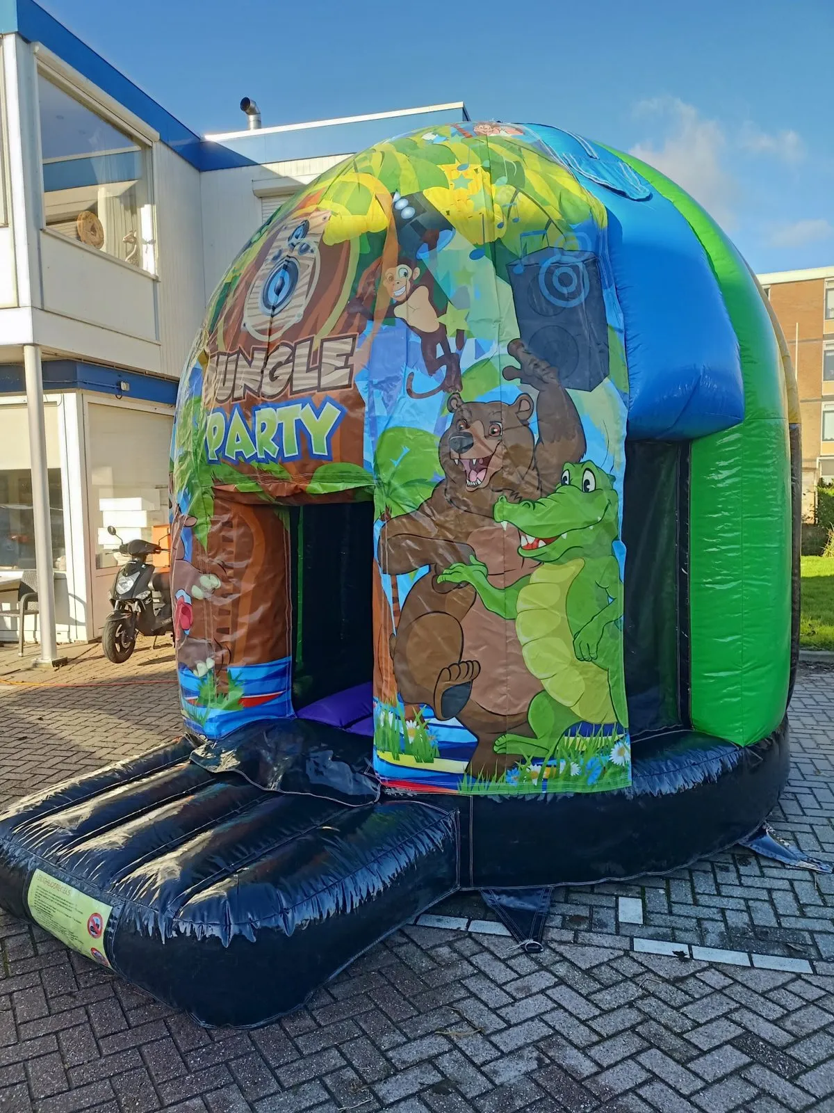 Discodome springkussen in gebruik
