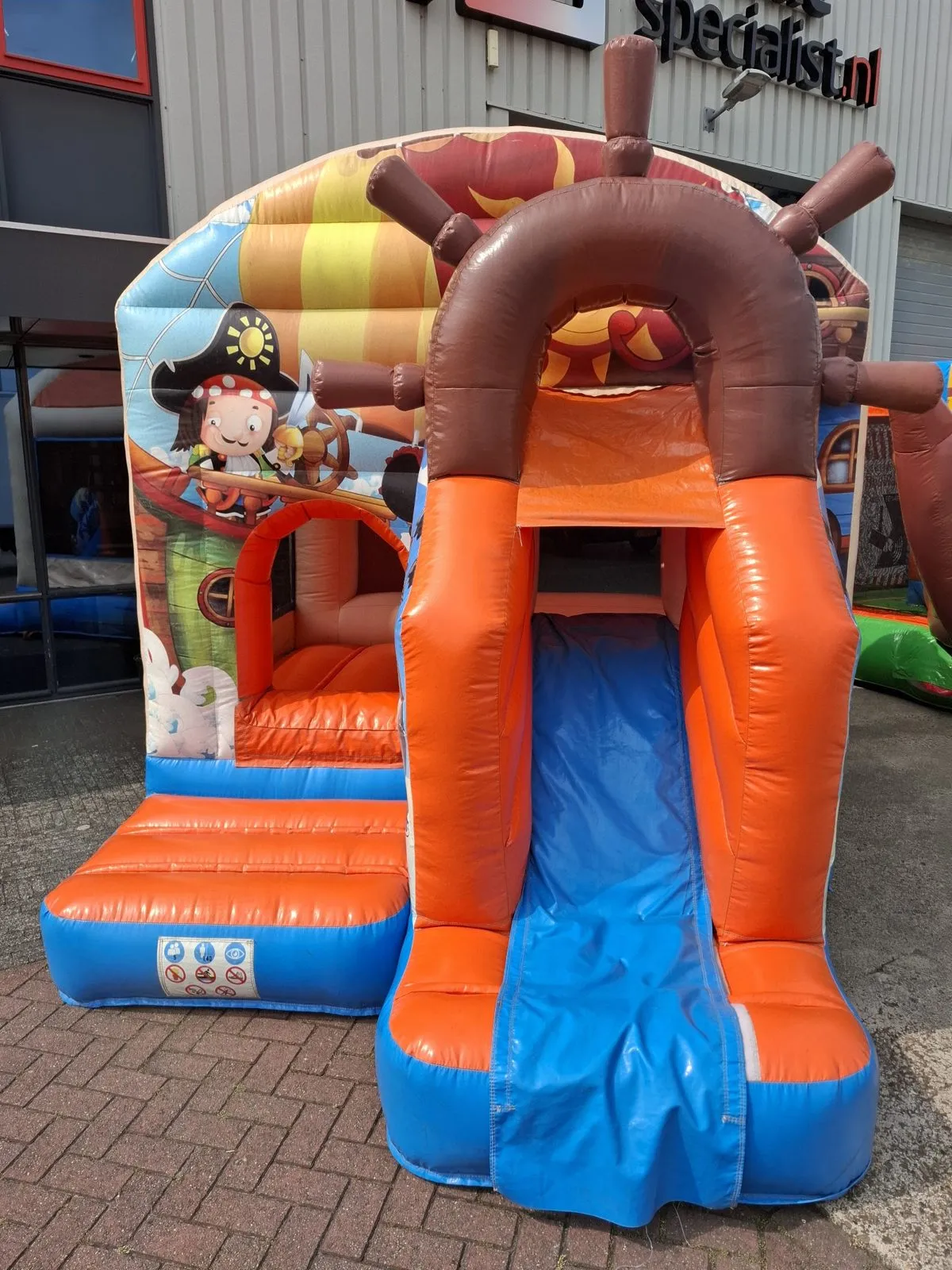 Springkussen Piratenkasteel met glijbaan, foto 2