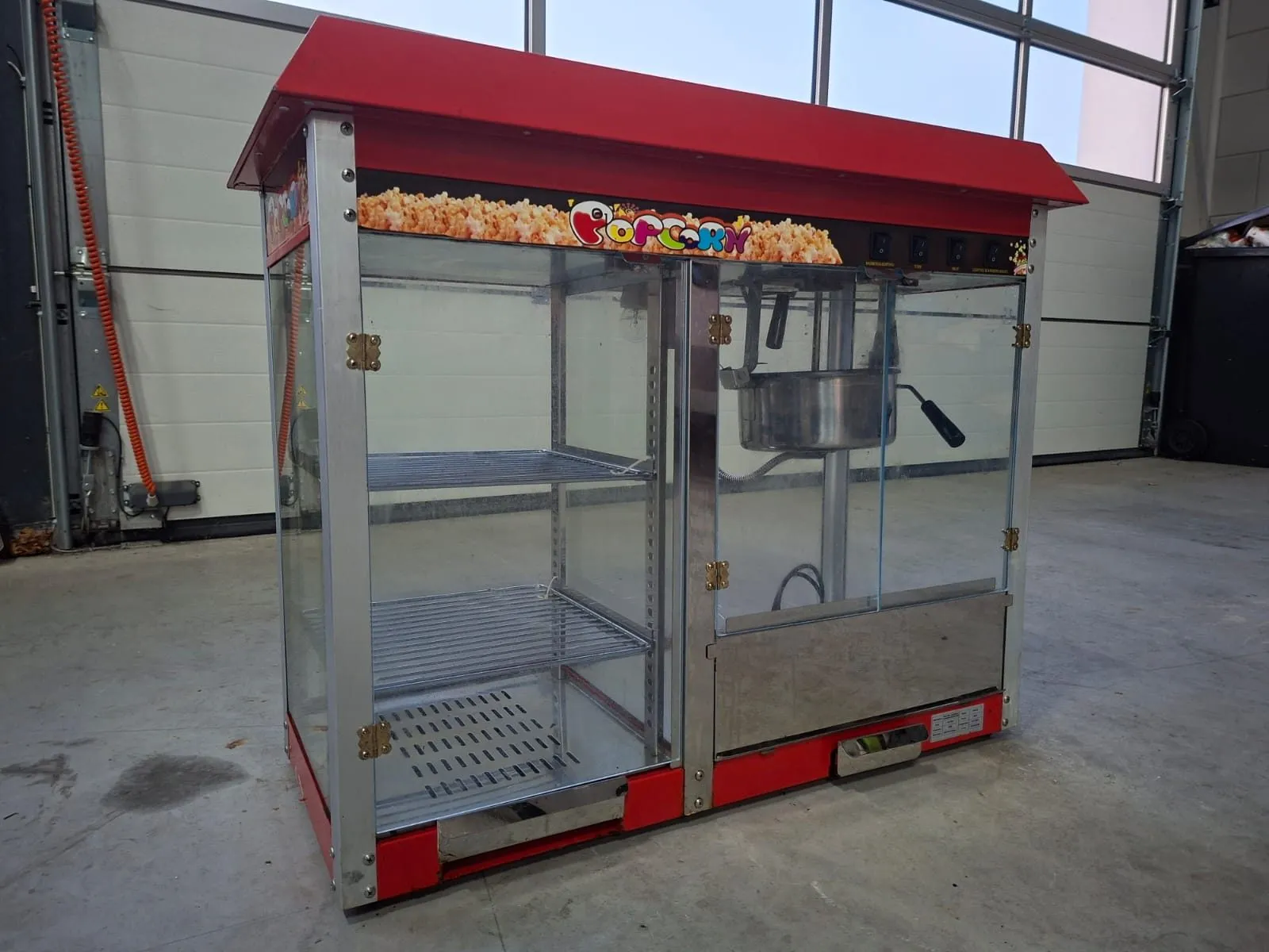 Onze popcornkar van dichtbij