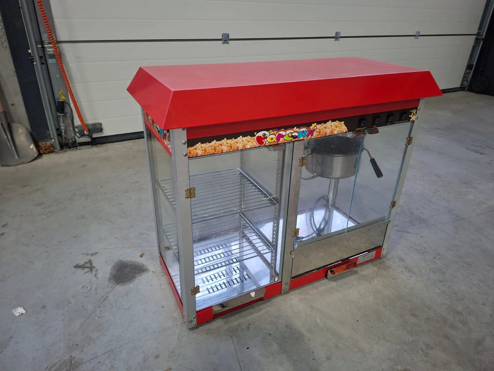 Versgepofte popcorn in de kar